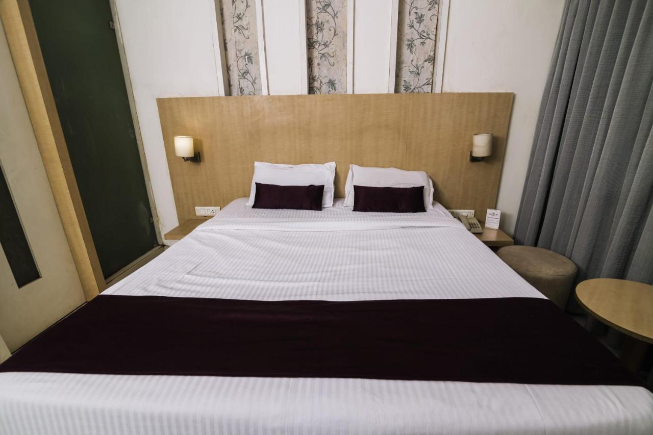 Hotel Monarch Guestline In Midc Rabale, Navi Mumbai Esterno foto
