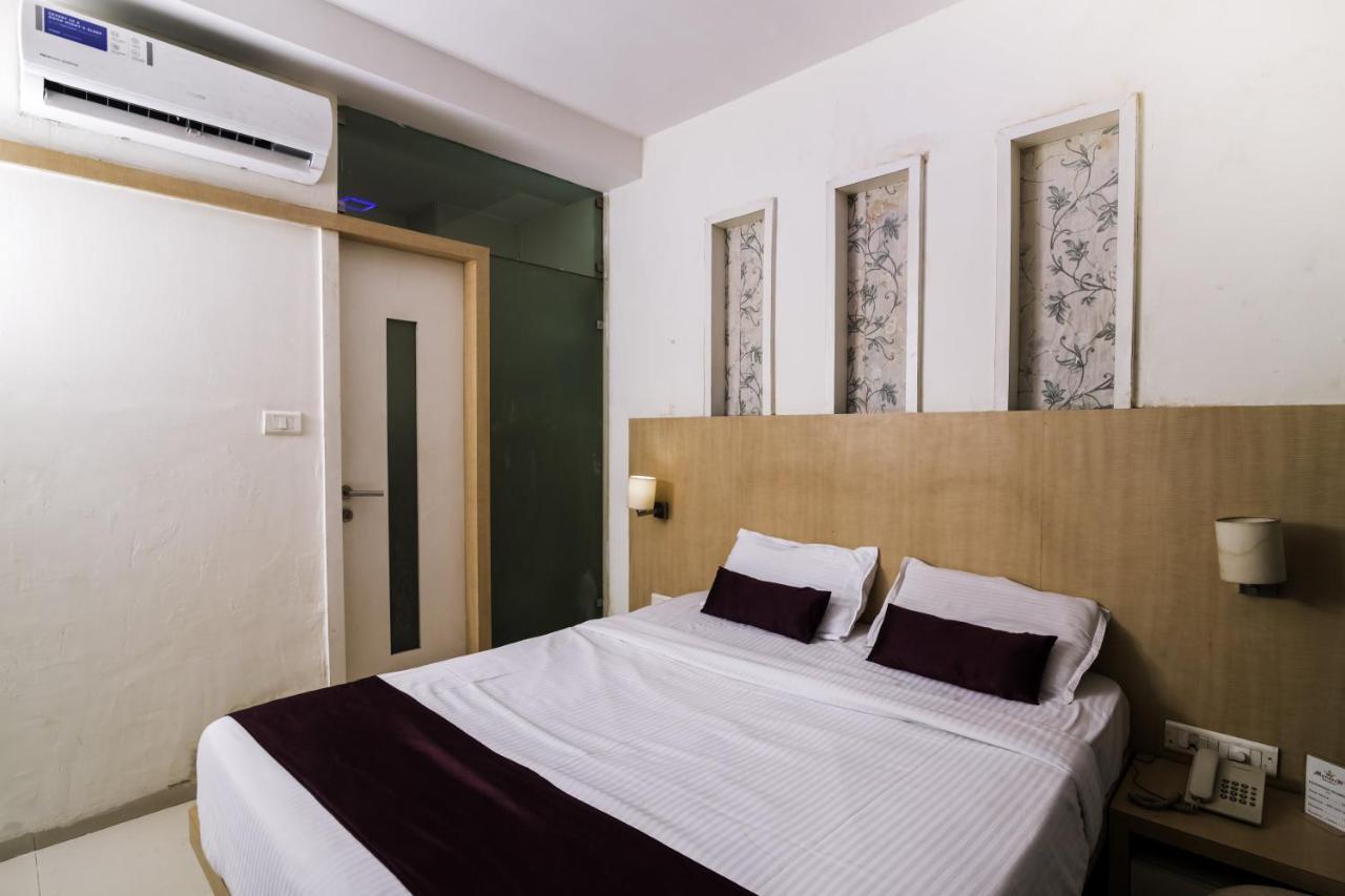 Hotel Monarch Guestline In Midc Rabale, Navi Mumbai Esterno foto