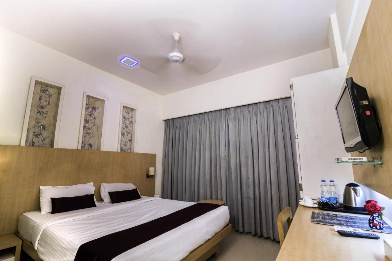 Hotel Monarch Guestline In Midc Rabale, Navi Mumbai Esterno foto