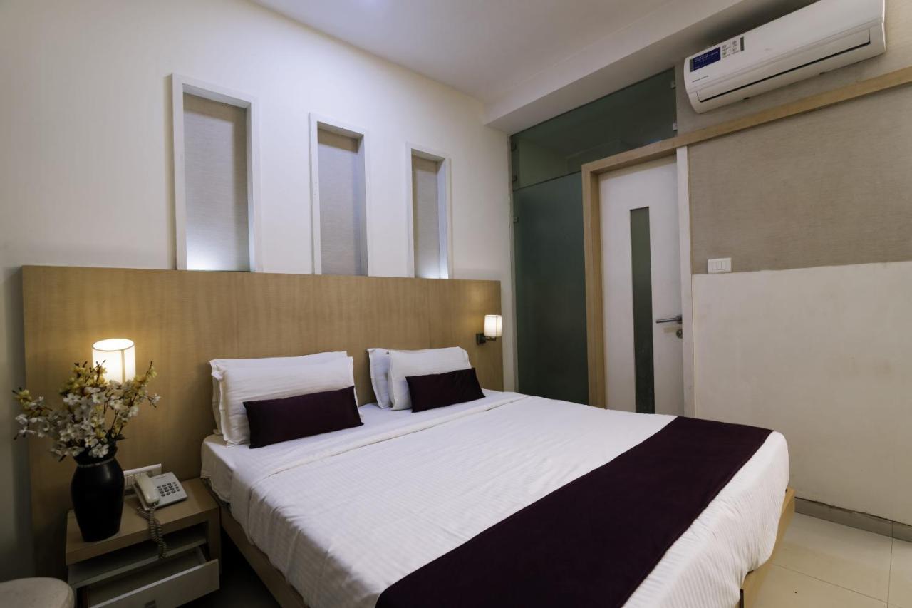 Hotel Monarch Guestline In Midc Rabale, Navi Mumbai Esterno foto