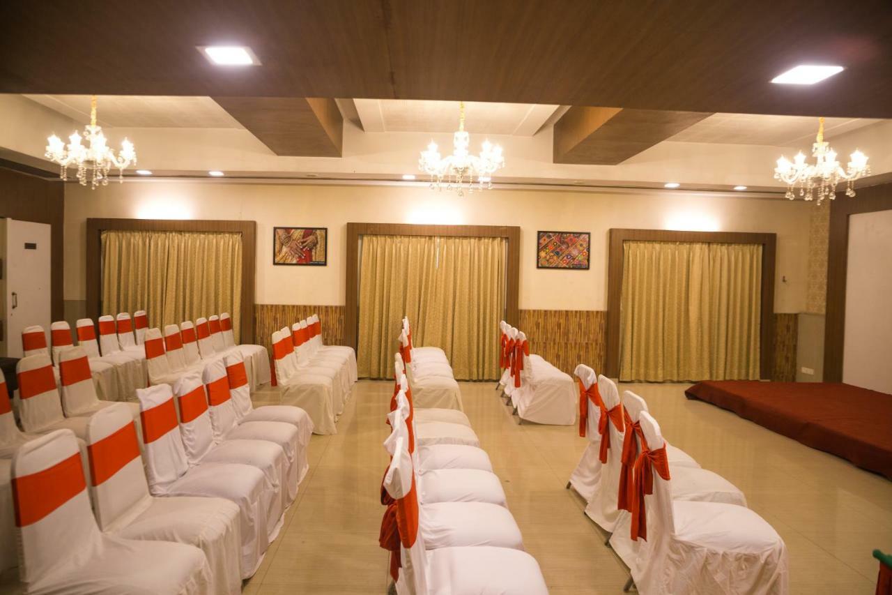 Hotel Monarch Guestline In Midc Rabale, Navi Mumbai Esterno foto