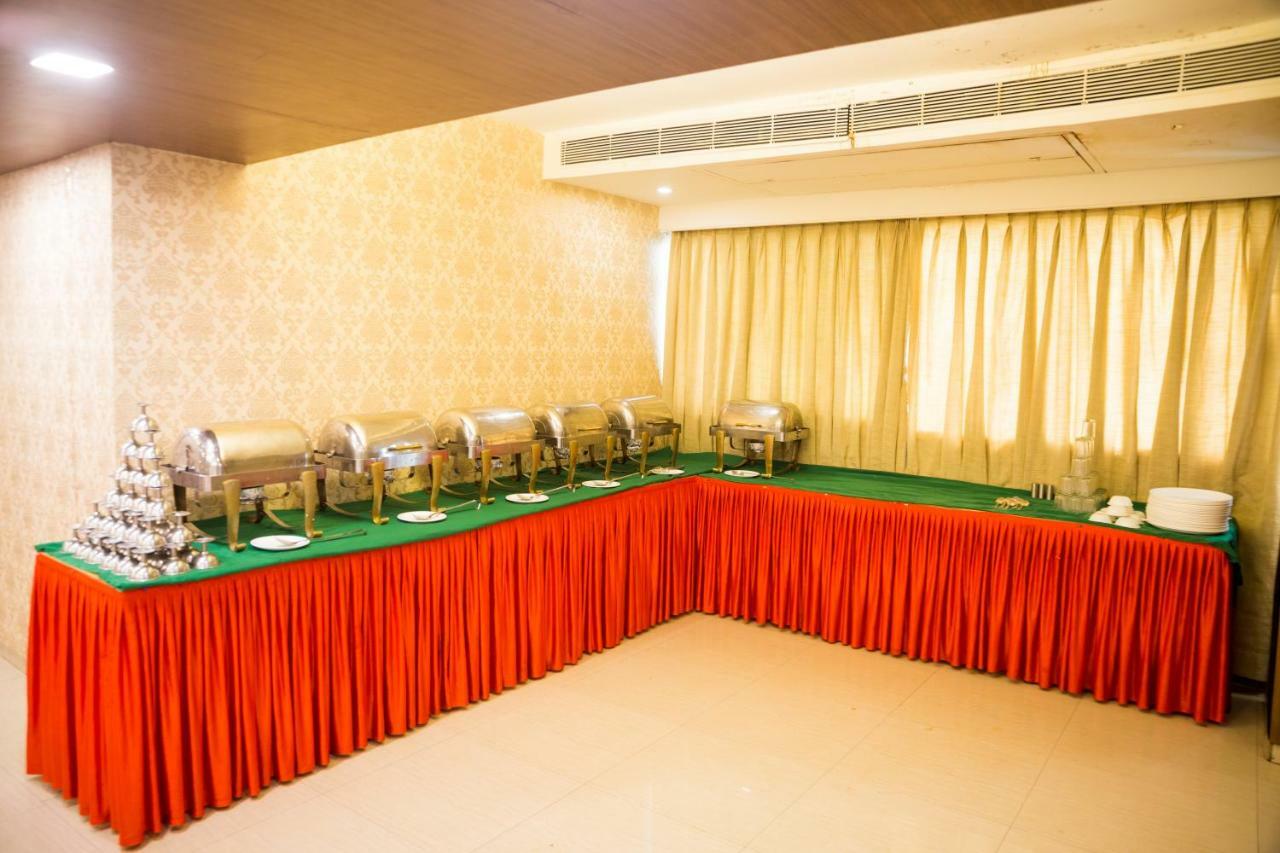 Hotel Monarch Guestline In Midc Rabale, Navi Mumbai Esterno foto