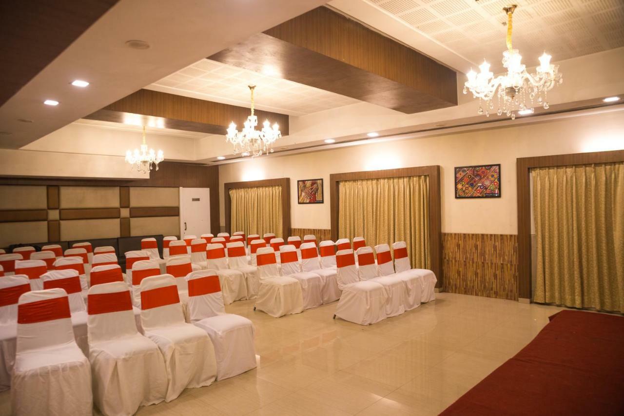 Hotel Monarch Guestline In Midc Rabale, Navi Mumbai Esterno foto
