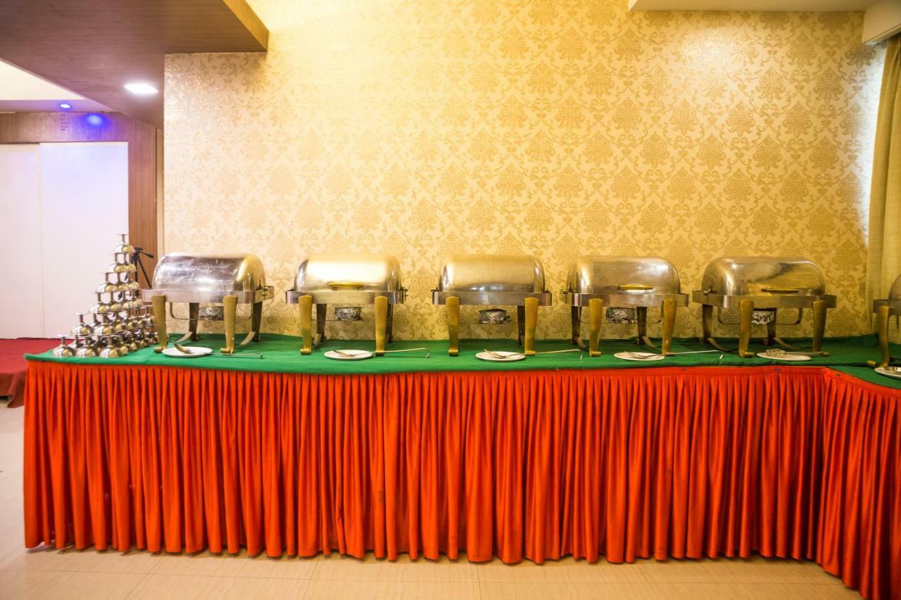 Hotel Monarch Guestline In Midc Rabale, Navi Mumbai Esterno foto